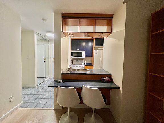 4th image of 1040 Pacific St #613
