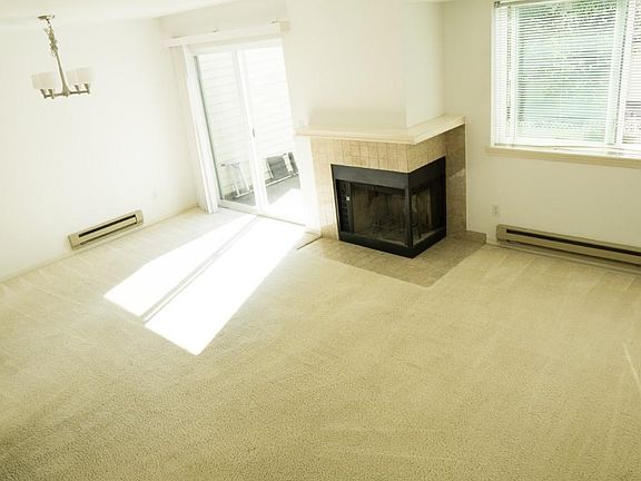 Floor 1: Living Room