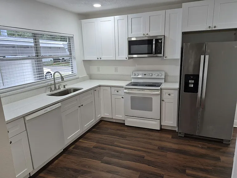 1402 E Bougainvillea Ave — Photo 3