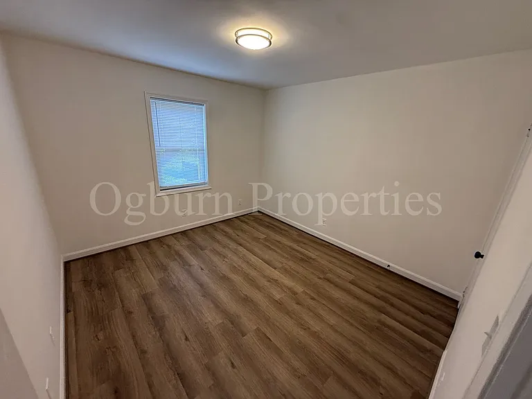 513-525 S Green St — Photo 9