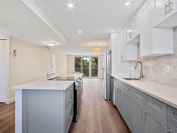 3rd image of 250 Jacaranda Dr APT 401