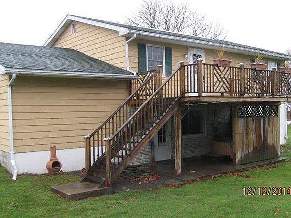 3rd image of 5 Circle Dr