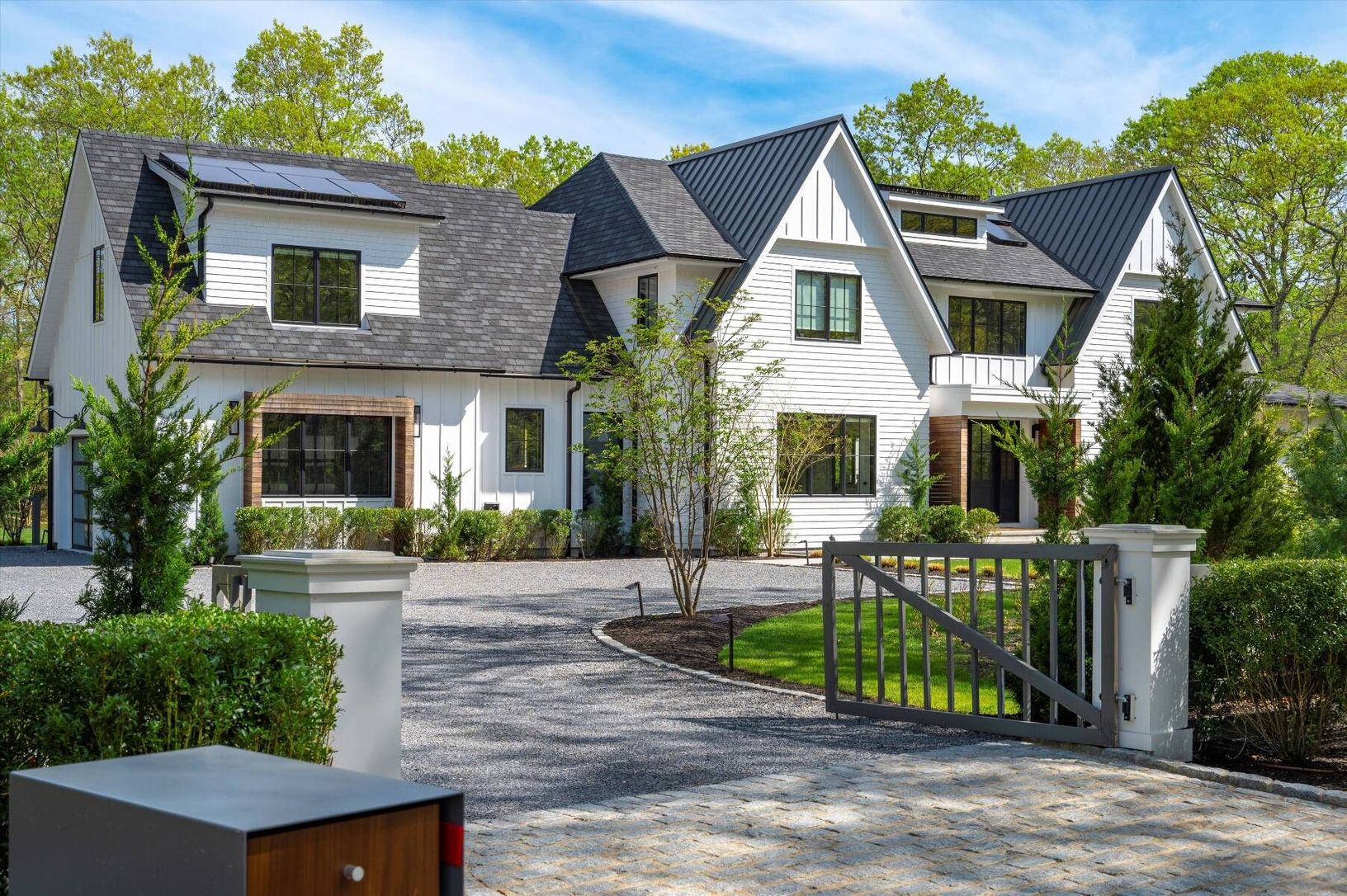  Well Appointed Hamptons Traditional