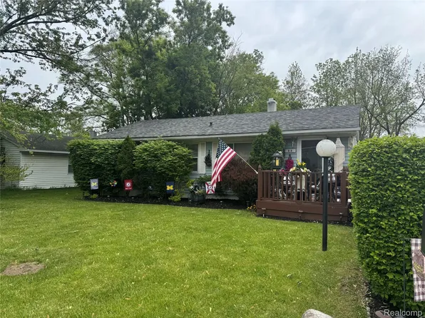 88 N Astor St, Pontiac, MI 48342