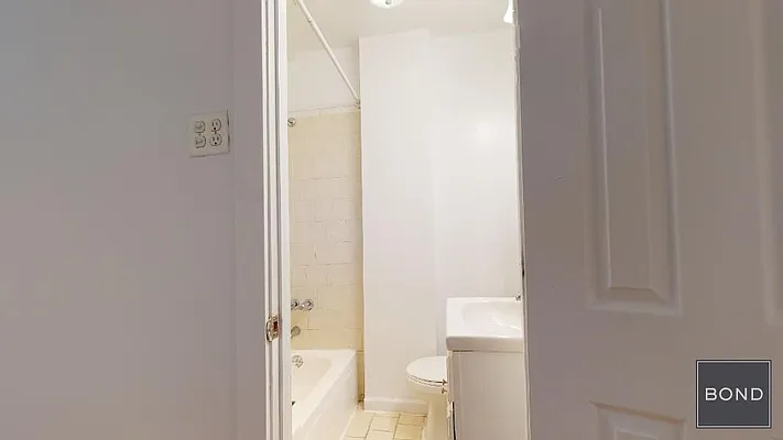 Rented by Bond New York | media 5