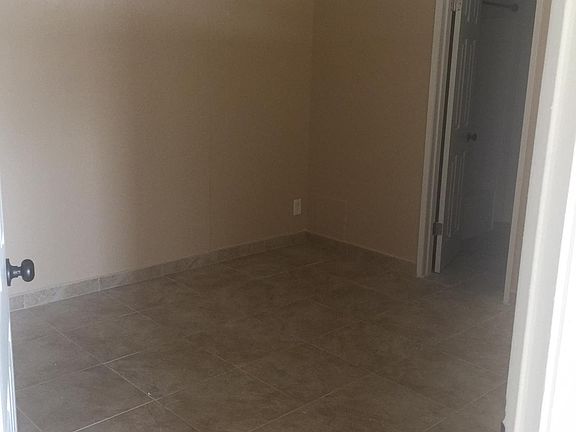 3rd image of 15323 Vanowen St APT 17