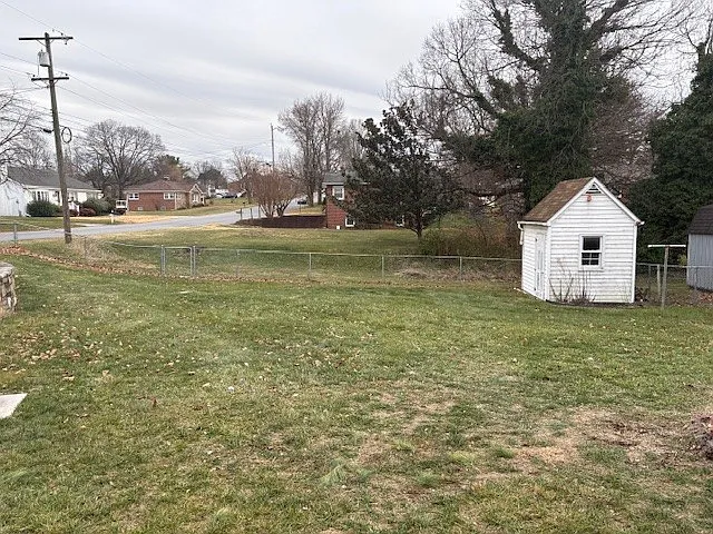 Fenced Rear Yard