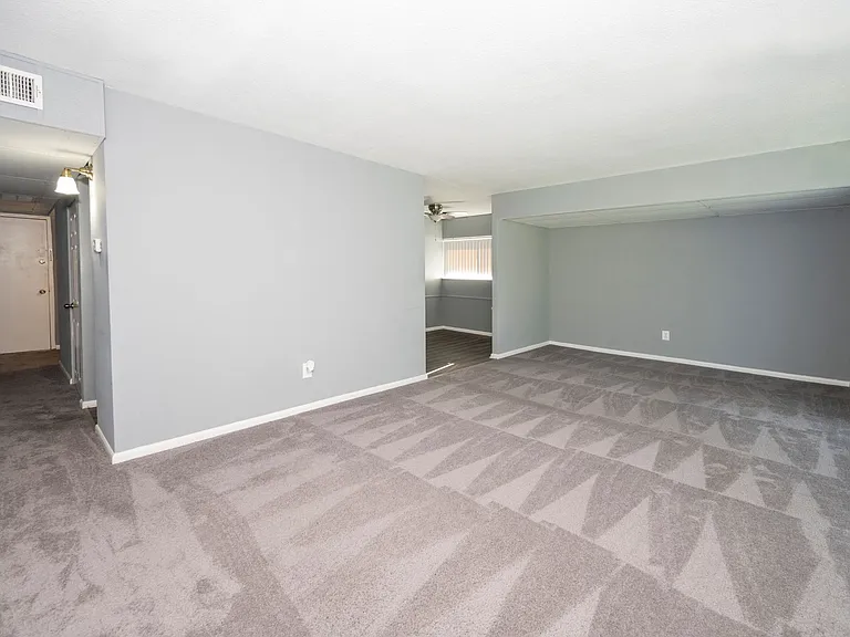 Creswood Apartments- Come home to Convenience! — Photo 13