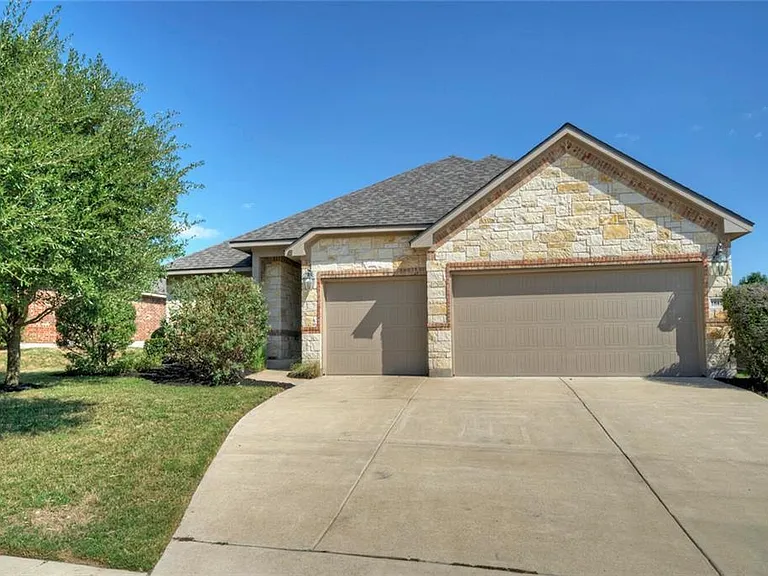 18413 SW Falcon Pointe Blvd — Photo 1