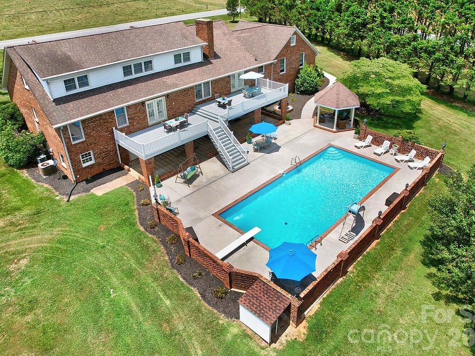 1st image of 4723 Old Mountain Rd