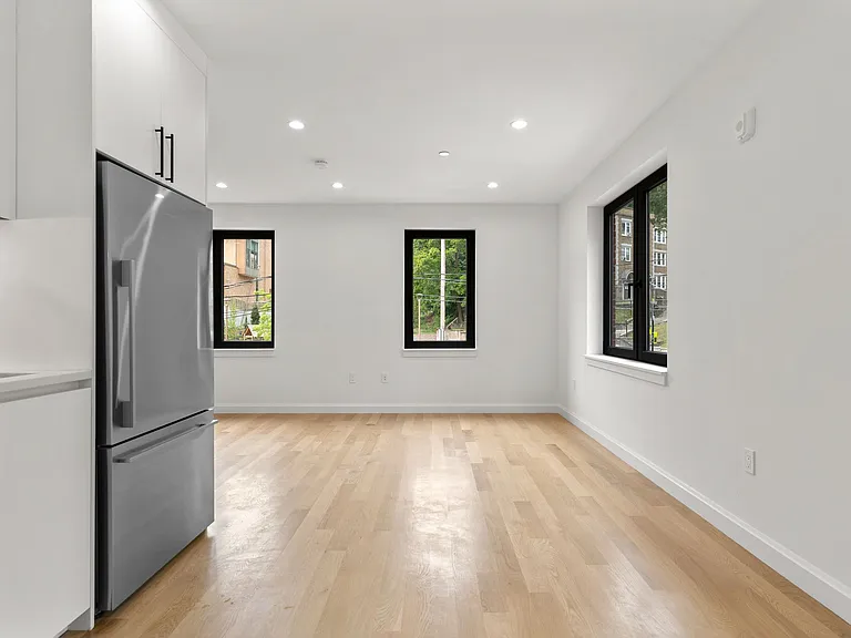 1618 Beacon St #3 — Photo 2