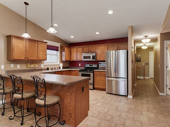4th image of 909 Wartburg Dr