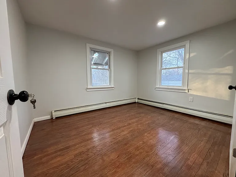 16 Elaine Dr — Photo 8