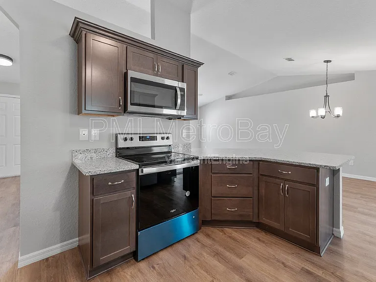 9461 N Sandree Dr — Photo 16