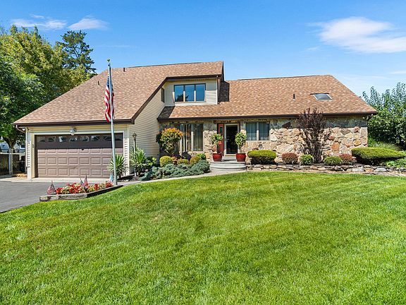 2nd image of 202 N Shore Rd