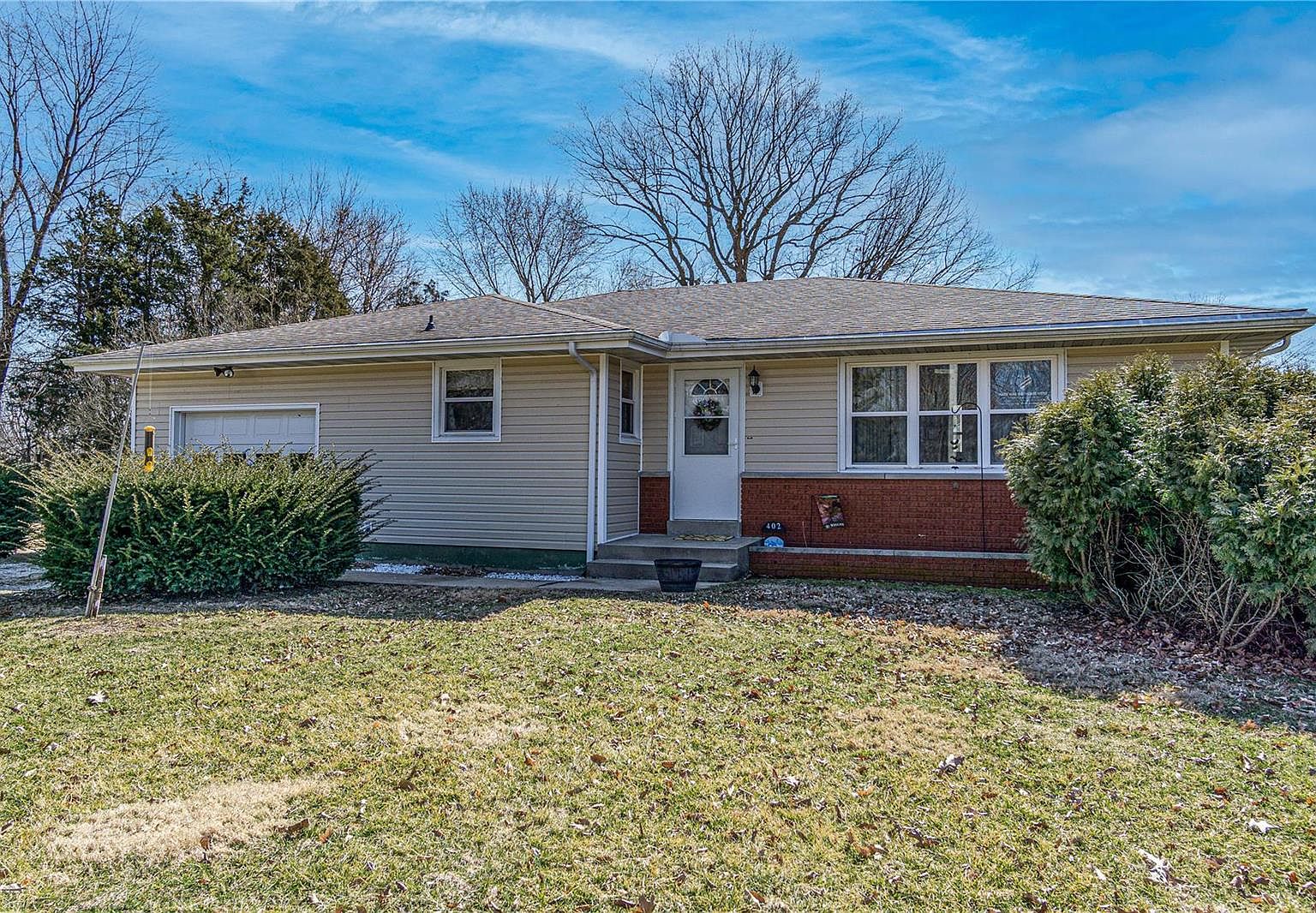 402 W Osage St, New Douglas, IL 62074 | Zillow