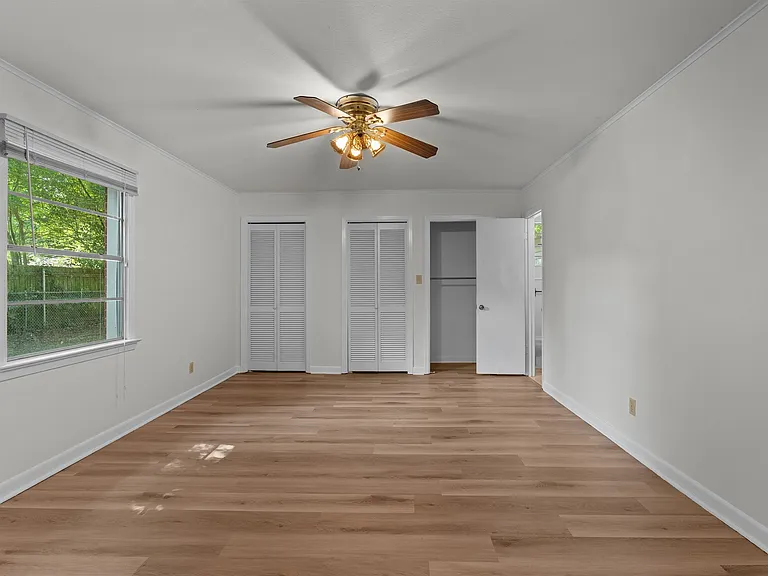 826 Martha Ln — Photo 6