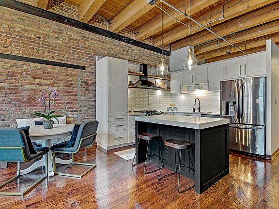 4th image of 300 W Grand Ave APT 406