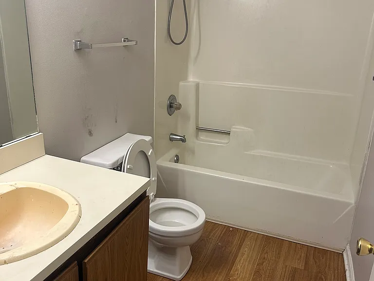 1195 Tatesbrook Dr #B — Photo 4