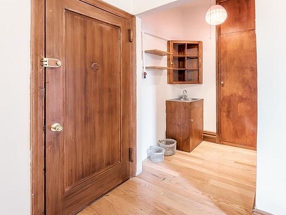 4th image of 96 Perry St APT B13c