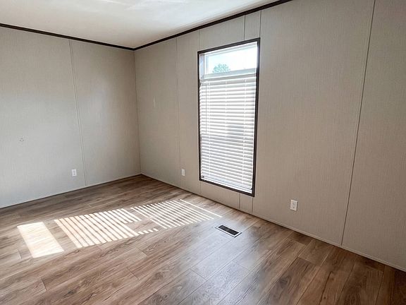 4th image of 18733 Samuels Rd #63