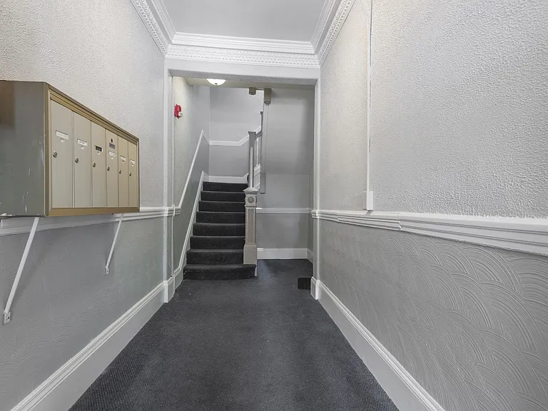 67 Brighton Ave #4R — Photo 3