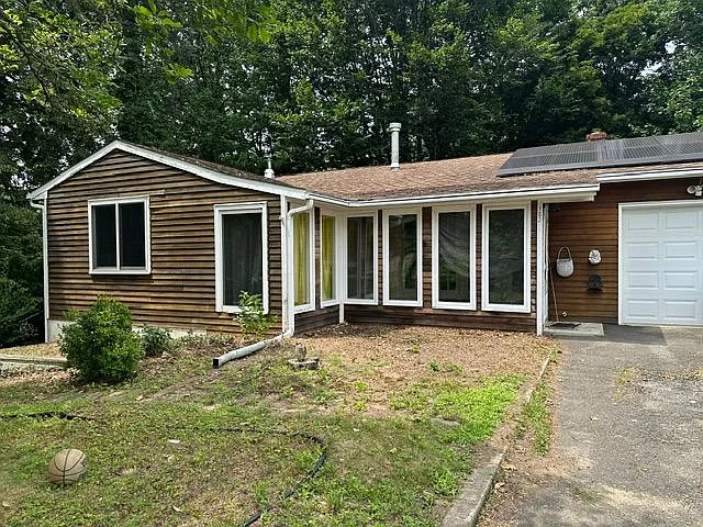 182 Ashton St — Photo 1