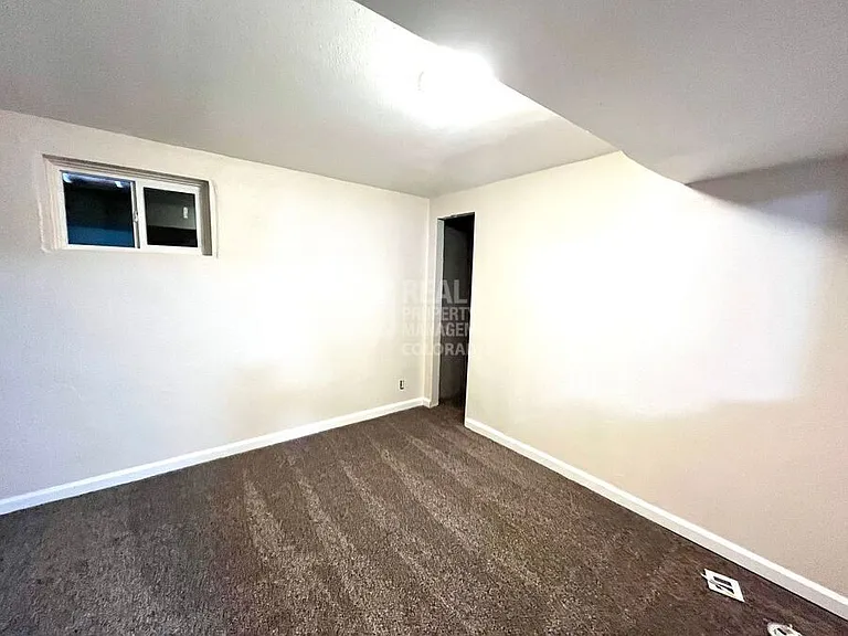 2046 Del Mar Dr — Photo 16