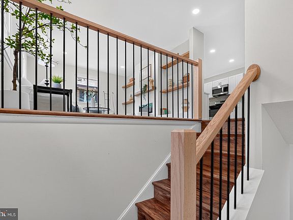 4th image of 10914 Layton St