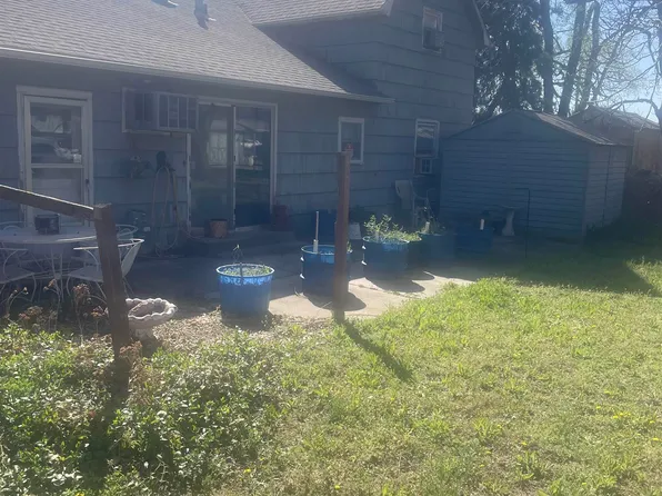 916 Van Buren St, Harper, KS 67058