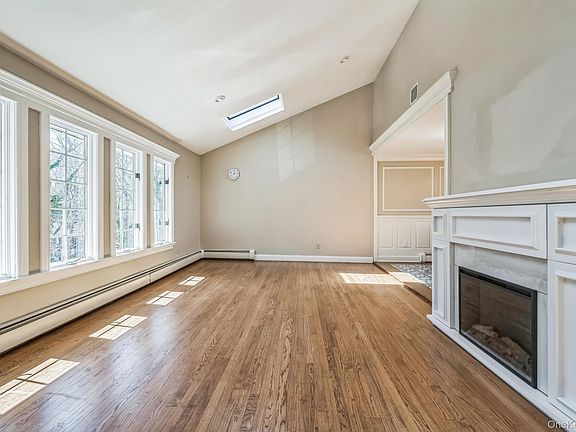 2nd image of 3 Glen Way