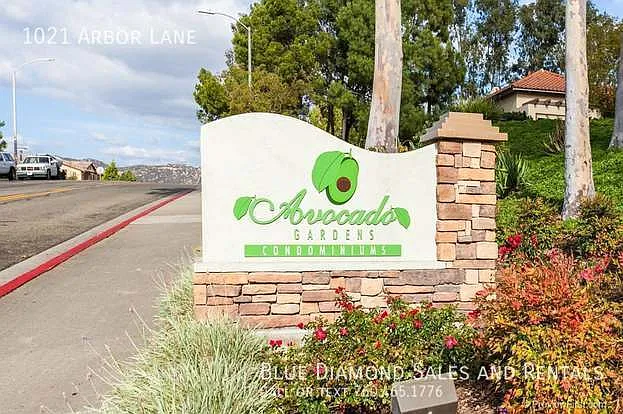 Recently Redone 2 Bedroom, 2 Bathroom Unfurnished Condo w/Fireplace, A/C, Terrace, & Vaulted Ceil... — Photo 1