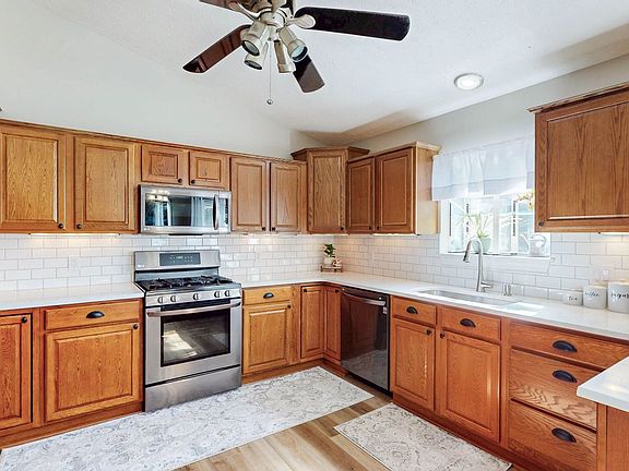 4th image of 10431 Oviatt Ln