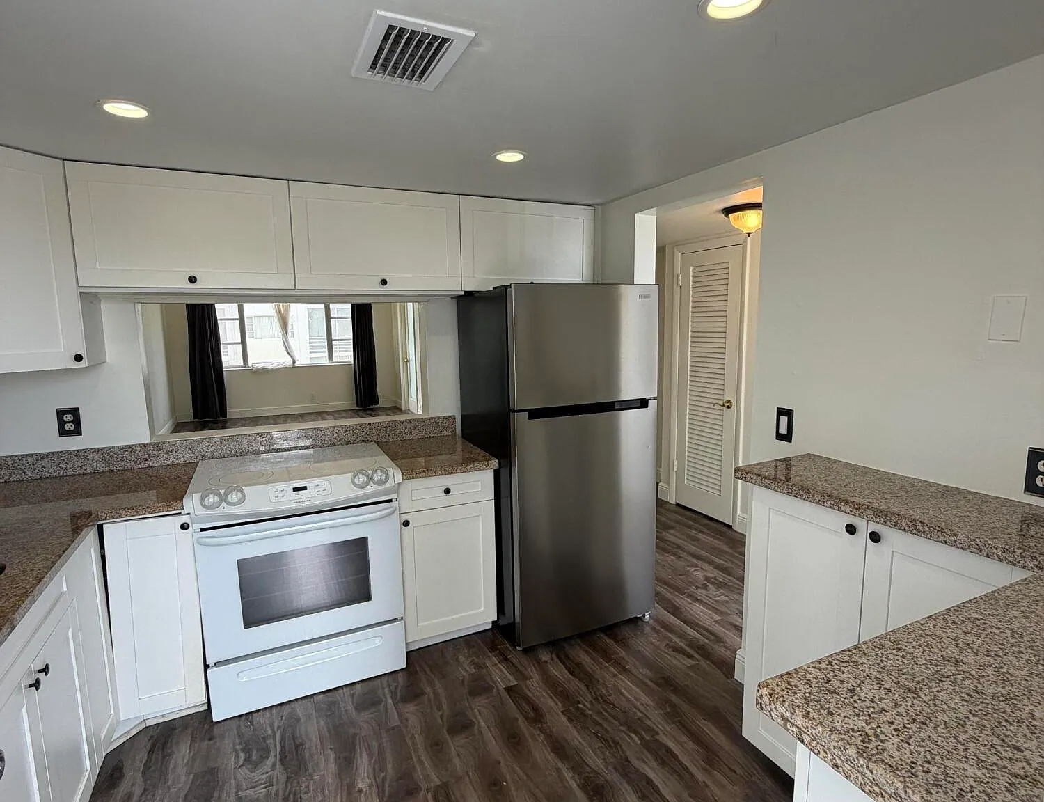 1 bed, 1.0 bath, 660 sqft, $1,800 — Photo 1