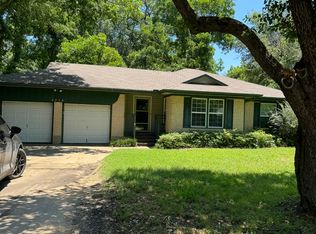 2210 Robinwood Ln, Denton, TX 76209