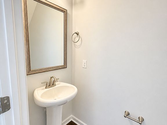 4th image of 605 S Pinewalk Way