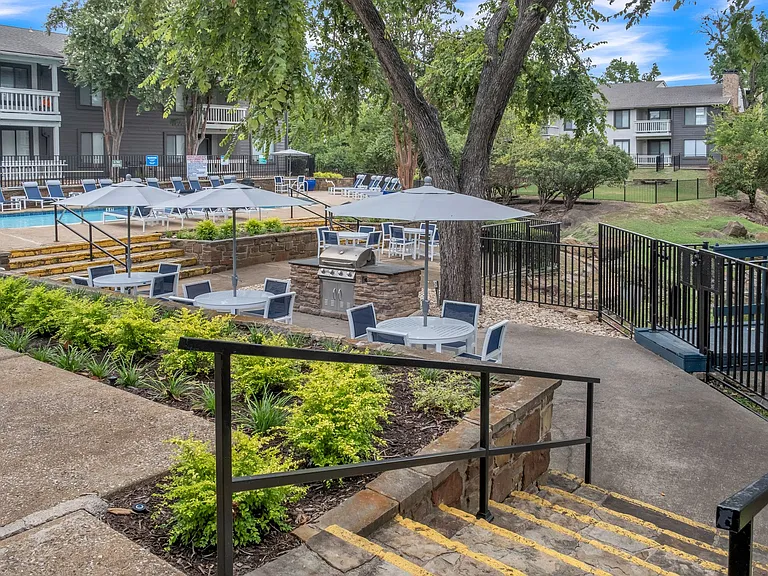 Riverwalk Apartments — Photo 30