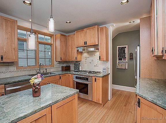 3rd image of 946 Highland Ave