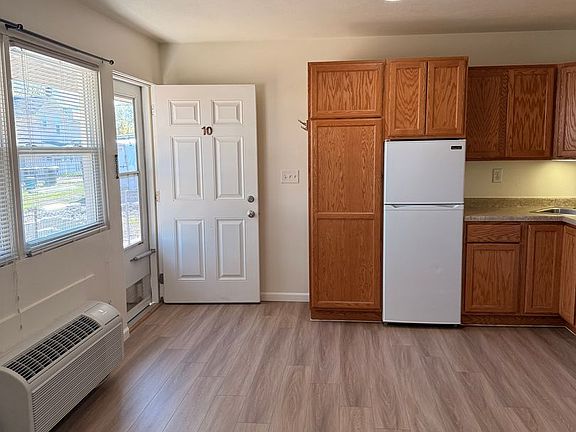 3rd image of 1114 5th Ave S APT 10