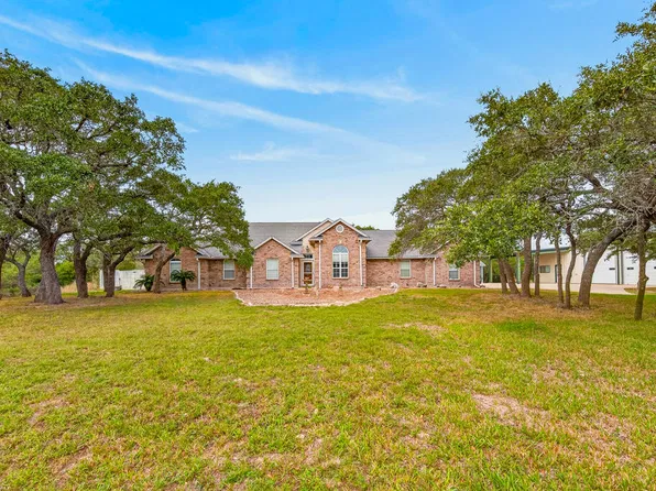 942 S 13th St, Aransas Pass, TX 78336