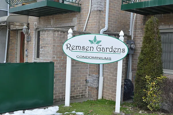 Sold by Royal Living | media 2