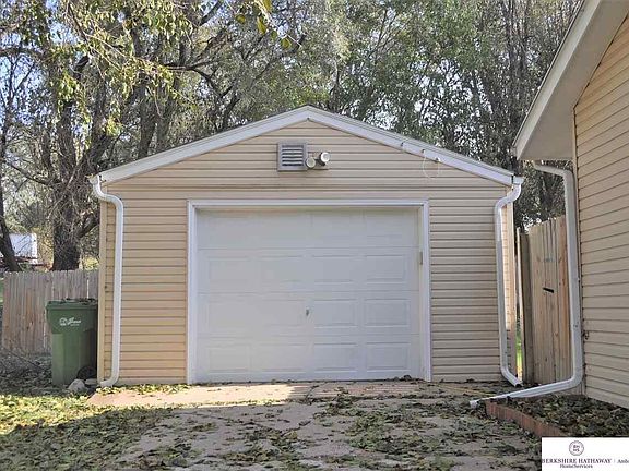 4th image of 7221 Sarpy Ave