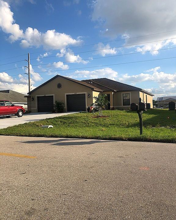 1st image of 920/922 SW 47th Ter