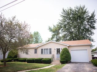 285 N 6th Ave, Saint Anne, IL 60964