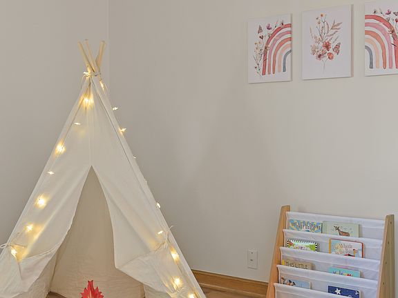 2nd image of 2742 N Avondale Blvd #2742