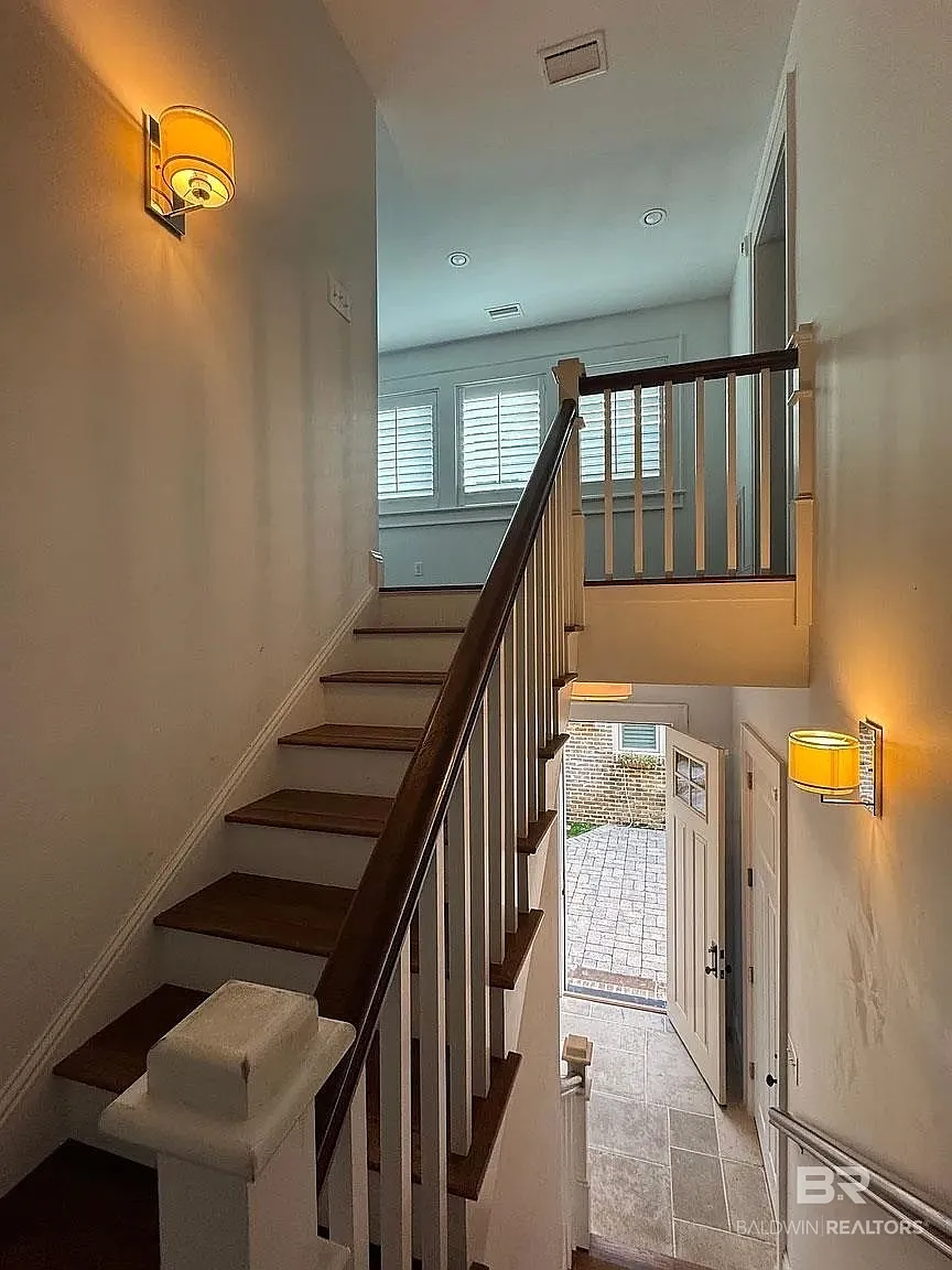 1 bed, 1.0 bath, 1800 sqft, $1,900 — Photo 4