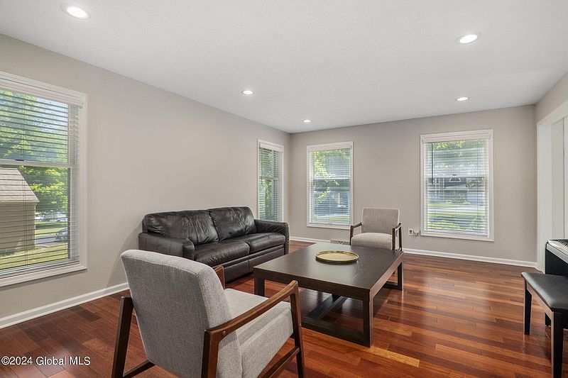 4th image of 22 Orchard Park Drive