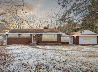 2909 N Williams Lake Rd, Waterford, MI 48329