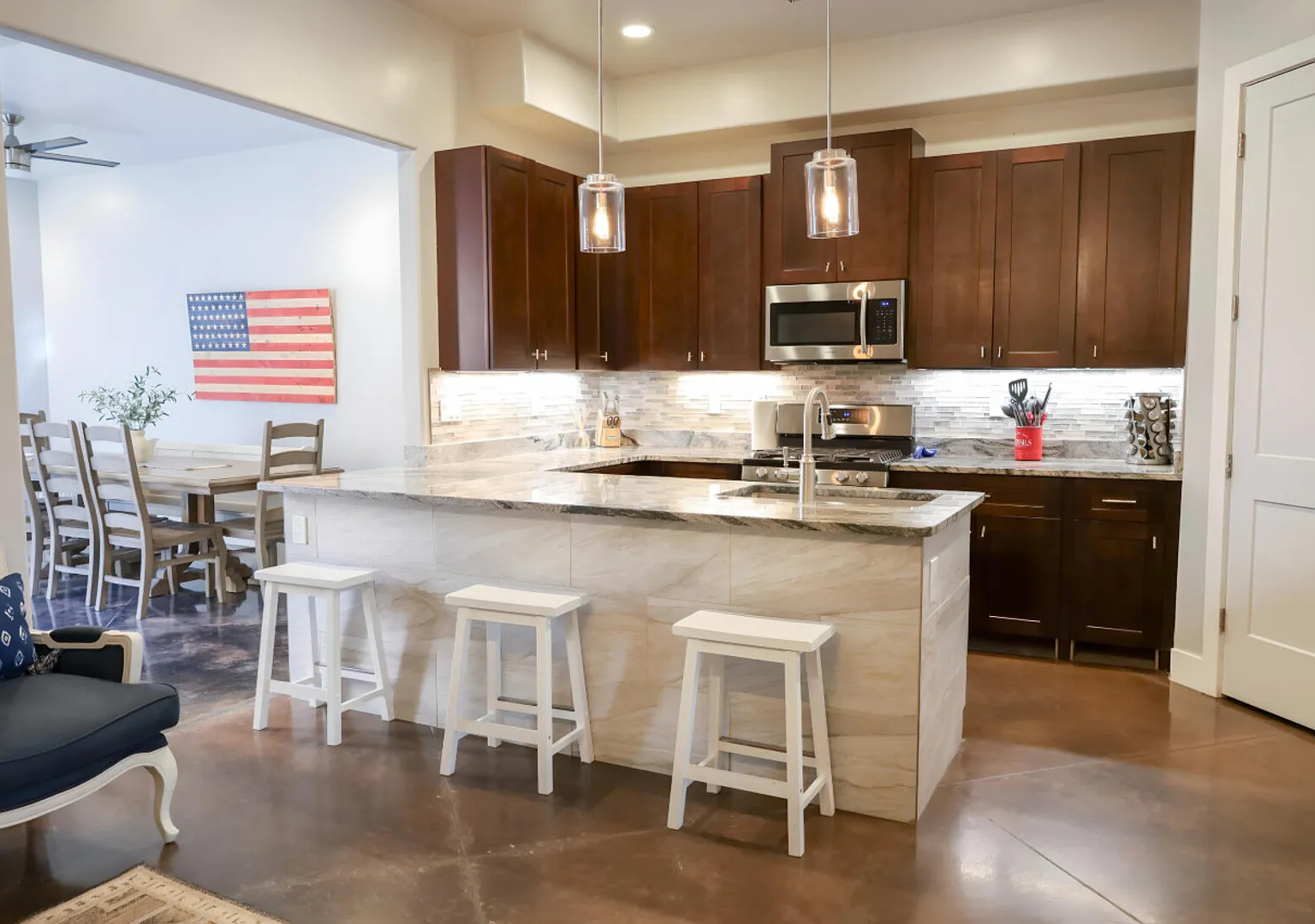Spacious America Themed Home for 26 Guests — Photo 4