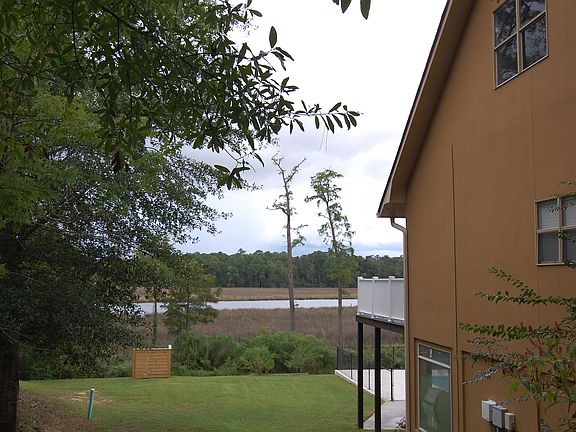 4th image of 3707 Queen Elizabeth Dr